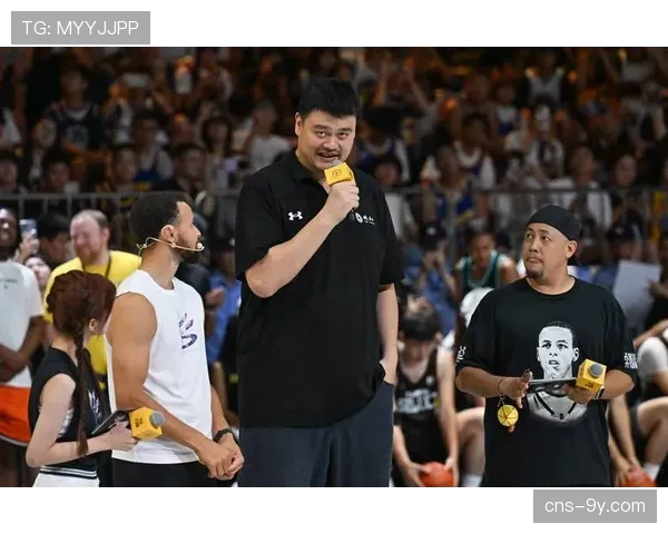 “校园篮球月”启动，姚明出席北京中学篮球训练营开幕式